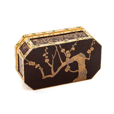 Lot 548 - A FINE FRENCH GOLD-MOUNTED, ENAMEL AND JAPANESE LACQUER BOX, POSSIBLY BY JEAN DUCROLLAY
