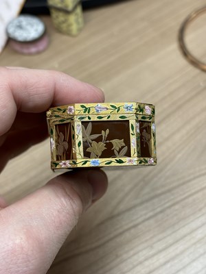 Lot 548 - A FINE FRENCH GOLD-MOUNTED, ENAMEL AND JAPANESE LACQUER BOX, POSSIBLY BY JEAN DUCROLLAY