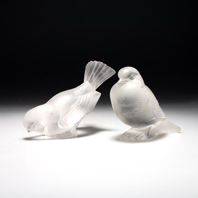 Lot 33 - RENÉ LALIQUE (FRENCH, 1860-1945), TWO 'MOINEAU' PAPERWEIGHTS