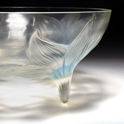 Lot 31 - RENÉ LALIQUE (FRENCH, 1860-1945), A 'LYS' BOWL, DESIGNED 1927