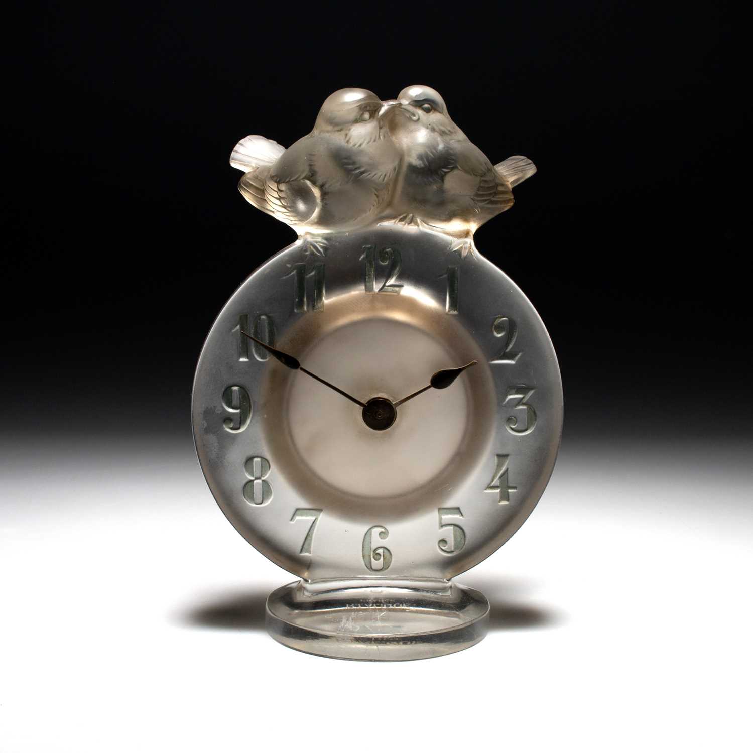 Lot 34 - RENÉ LALIQUE (FRENCH, 1860-1945), AN 'ANTOINETTE' CLOCK, DESIGNED 1931