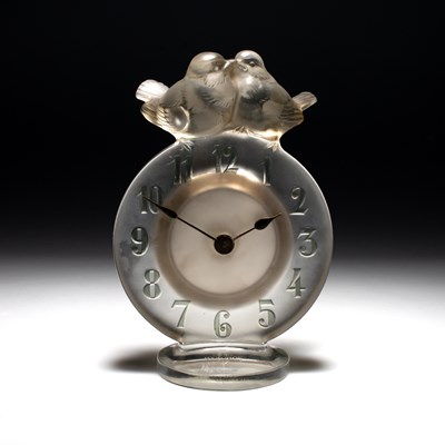 Lot 34 - RENÉ LALIQUE (FRENCH, 1860-1945), AN 'ANTOINETTE' CLOCK, DESIGNED 1931