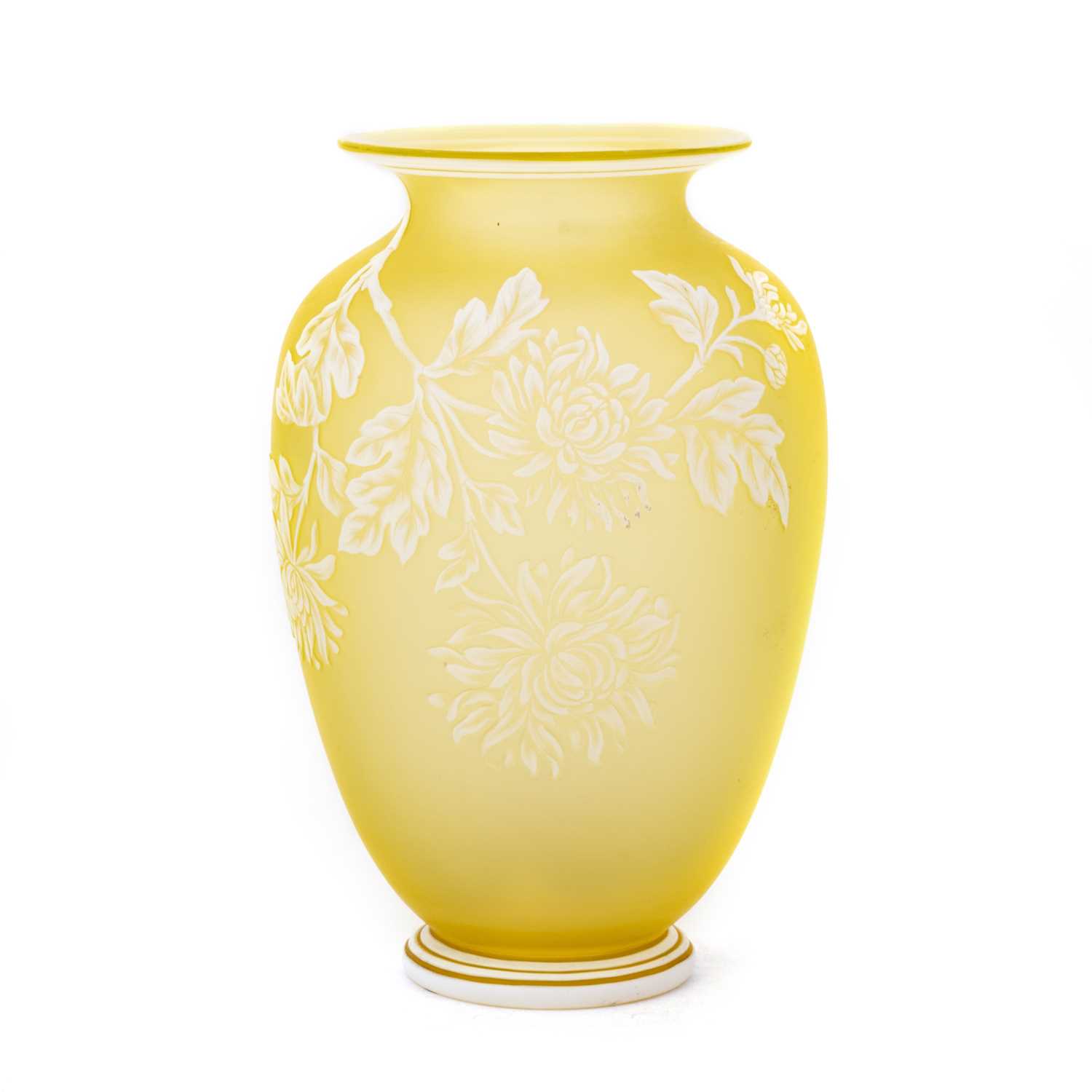 Lot 26 - A THOMAS WEBB & SONS CAMEO GLASS VASE, CIRCA 1900