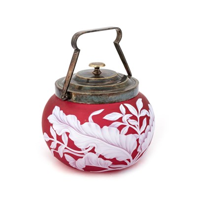Lot 25 - AN ENGLISH CAMEO GLASS BISCUIT BARREL, PROBABLY BY THOMAS WEBB, CIRCA 1900