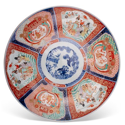Lot 138 - A LARGE JAPANESE IMARI CHARGER, 19TH CENTURY