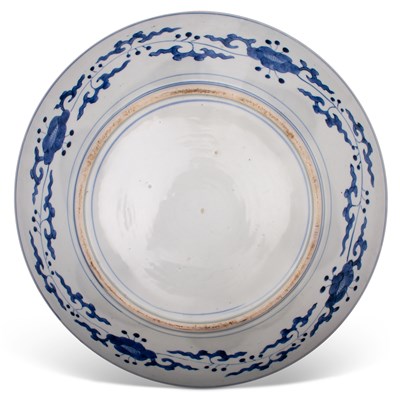 Lot 138 - A LARGE JAPANESE IMARI CHARGER, 19TH CENTURY
