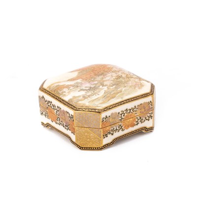 Lot 126 - A JAPANESE SATSUMA BOX AND COVER BY SENZAN, MEIJI PERIOD
