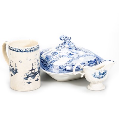 Lot 74 - AN 18TH CENTURY LIVERPOOL (PENNINGTON) BLUE AND WHITE SAUCE BOAT