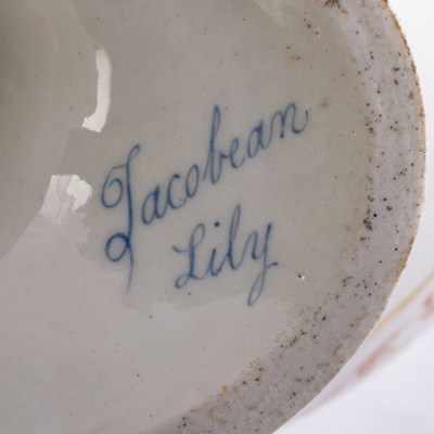 Lot 75 - AN ENGLISH BOTANICAL PEDESTAL BOWL, PAINTED IN THE MANNER OF WILLIAM 'QUAKER' PEGG