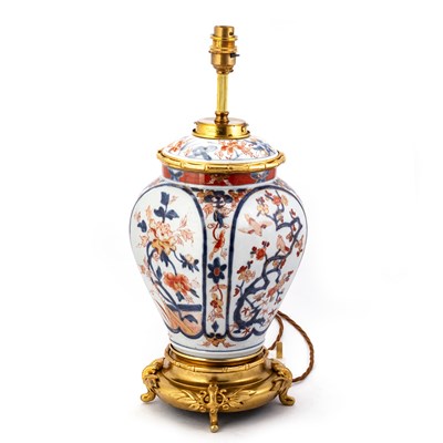 Lot 159 - A GILT-METAL MOUNTED IMARI TABLE LAMP, 19TH CENTURY