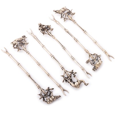 Lot 370 - A SET OF SIX SPANISH SILVER PICKLE FORKS