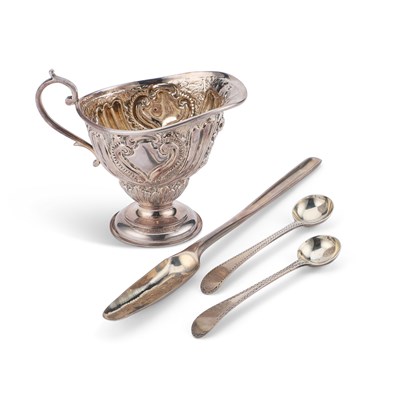 Lot 238 - A GEORGE III SILVER MARROW SCOOP