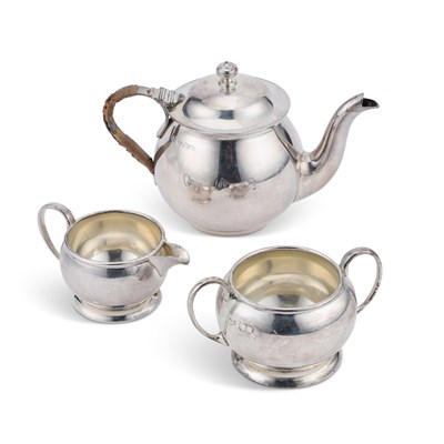 Lot 424 - A GEORGE V SILVER THREE-PIECE BACHELOR TEA SERVICE