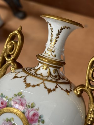 Lot 29 - A ROYAL CROWN DERBY VASE BY ALBERT GREGORY, DATED 1909