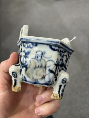 Lot 642 - A CHINESE HEXAGONAL TRIPOD CENSER