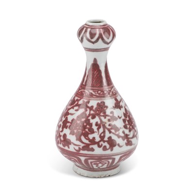 Lot 93 - A CHINESE UNDERGLAZE COPPER-RED GARLIC-HEAD VASE