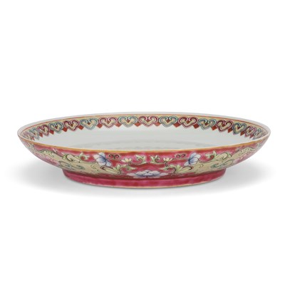 Lot 129 - A CHINESE FAMILLE ROSE RUBY-BACK DISH