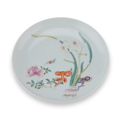 Lot 113 - A CHINESE FAMILLE ROSE 'BLOSSOMS' DISH