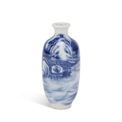 Lot 86 - A CHINESE BLUE AND WHITE SNUFF BOTTLE