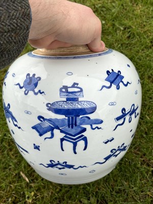 Lot 83 - A CHINESE BLUE AND WHITE GINGER JAR