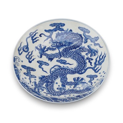 Lot 107 - A CHINESE BLUE AND WHITE 'DRAGON' DISH