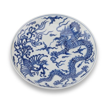 Lot 123 - A CHINESE BLUE AND WHITE 'DRAGON AND PHOENIX' DISH