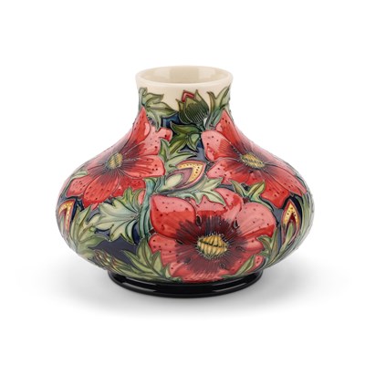 Lot 66 - A MOORCROFT POTTERY 'PHEASANT'S EYE' VASE BY SHIRLEY HAYES