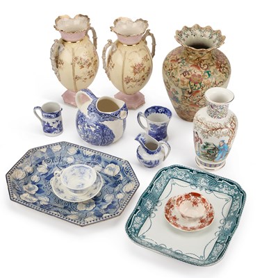 Lot 49 - A GROUP OF CERAMICS