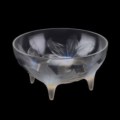 Lot 21 - RENÉ LALIQUE (FRENCH, 1860-1945), A 'LYS' BOWL, DESIGNED 1924