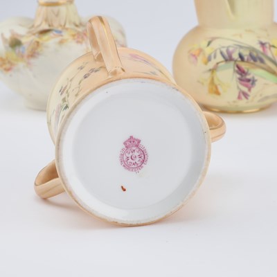 Lot 72 - A GRAINGER'S WORCESTER VASE