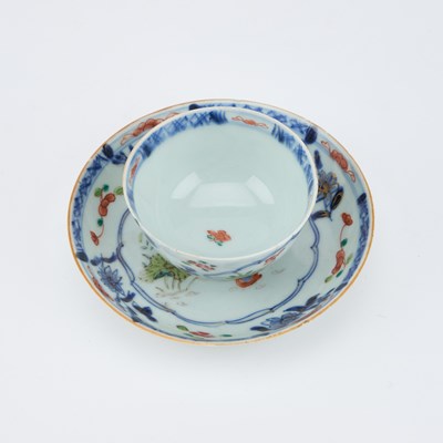 Lot 164 - AN 18TH CENTURY CHINESE FAMILLE ROSE TEA BOWL AND SAUCER