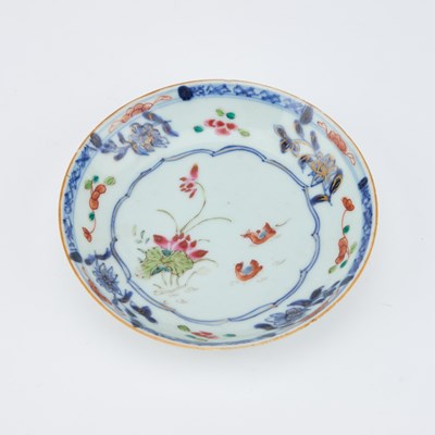 Lot 164 - AN 18TH CENTURY CHINESE FAMILLE ROSE TEA BOWL AND SAUCER