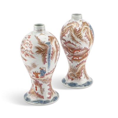 Lot 162 - A PAIR OF JAPANESE PORCELAIN VASES, MEIJI PERIOD (1868-1912)