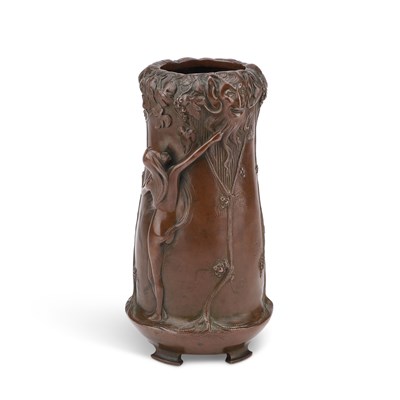 Lot 200 - AN ART NOUVEAU CONTINENTAL BRONZE VASE