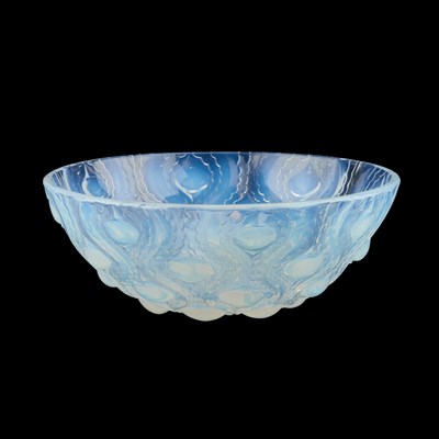 Lot 19 - RENÉ LALIQUE (FRENCH, 1860-1945), A 'BULBES' BOWL, NO. 2, DESIGNED 1935