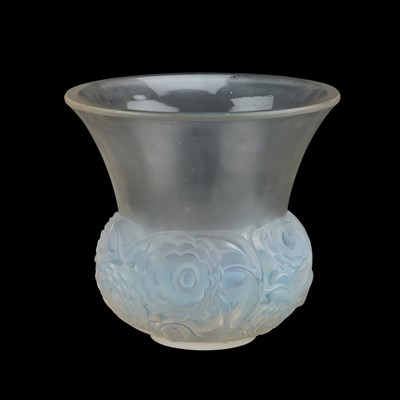 Lot 22 - RENÉ LALIQUE (FRENCH, 1860-1945), A 'RENONCULES' VASE, DESIGNED 1930