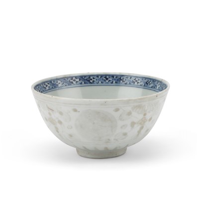 Lot 97 - A CHINESE PORCELAIN KINRANDE BOWL, JIAJING/ WANLI PERIOD