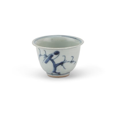 Lot 126 - A CHINESE PORCELAIN BLUE AND WHITE 'BIRDS' WINE CUP, JIAJING PERIOD