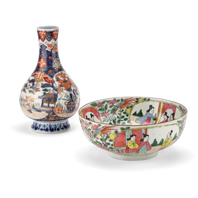 Lot 108 - A FAMILLE ROSE BOWL TOGETHER WITH AN IMARI VASE