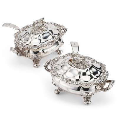Lot 228 - A PAIR OF OLD SHEFFIELD PLATE SAUCE TUREENS, EARLY 19TH CENTURY