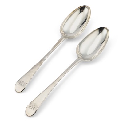 Lot 329 - DUNDEE: A PAIR OF SCOTTISH PROVINCIAL SILVER TABLE SPOONS