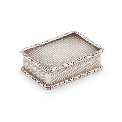 Lot 354 - AN ELIZABETH II SILVER PILL BOX