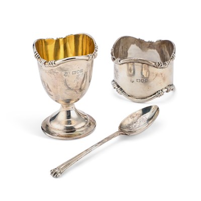 Lot 377 - AN EDWARDIAN SILVER CHRISTENING SET