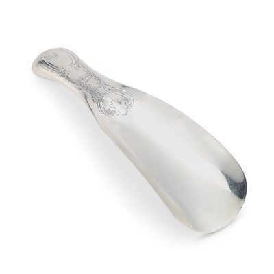 Lot 266 - AN ART NOUVEAU AMERICAN STERLING SILVER SHOE HORN