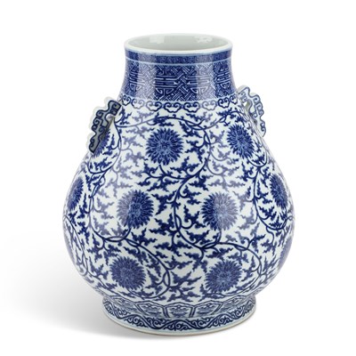 Lot 75 - A LARGE MING-STYLE BLUE AND WHITE VASE, HU