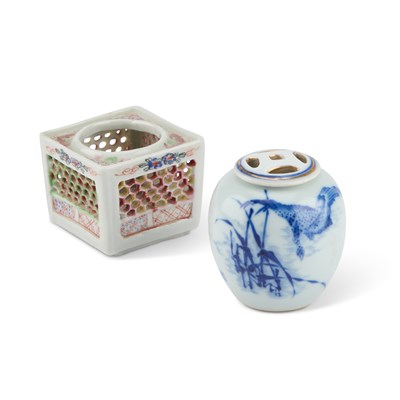 Lot 136 - A CHINESE BLUE AND WHITE JAR AND COVER