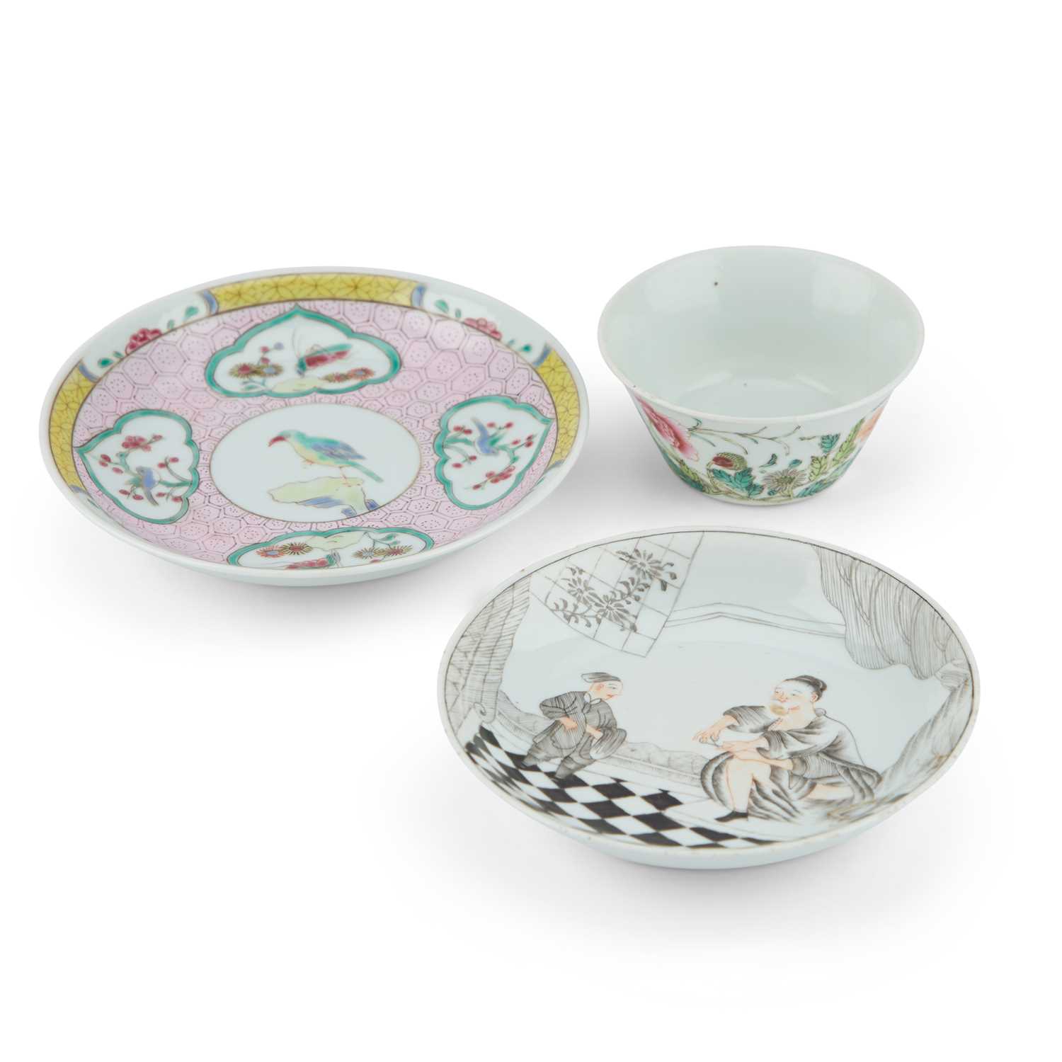 Lot 89 - THREE PIECES OF CHINESE PORCELAIN