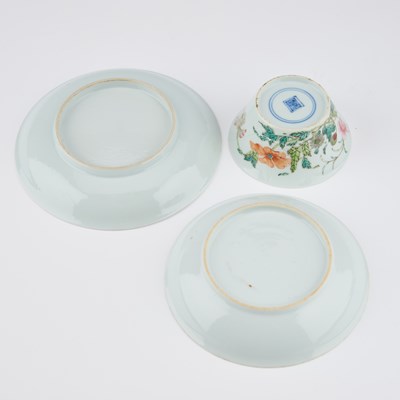 Lot 89 - THREE PIECES OF CHINESE PORCELAIN