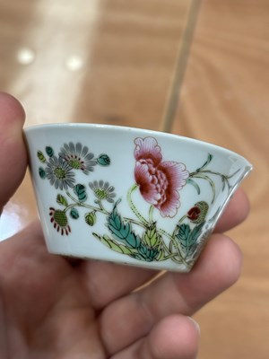Lot 89 - THREE PIECES OF CHINESE PORCELAIN