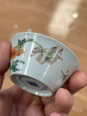 Lot 89 - THREE PIECES OF CHINESE PORCELAIN